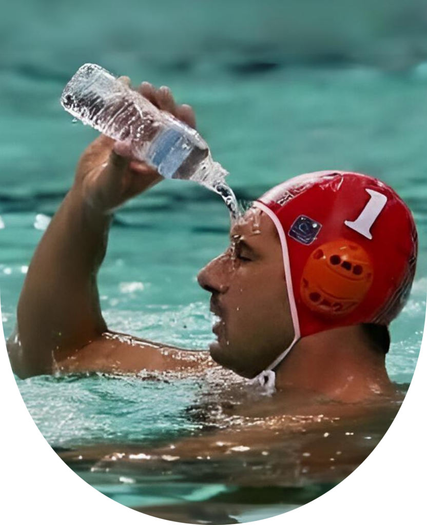 Homme dans la piscine